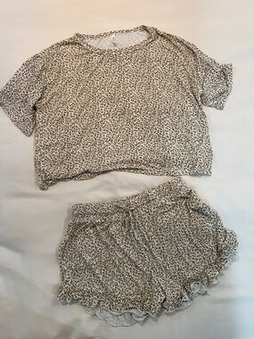 Rylee + Cru Cream Floral-Print Short Sleeve Pajama Set